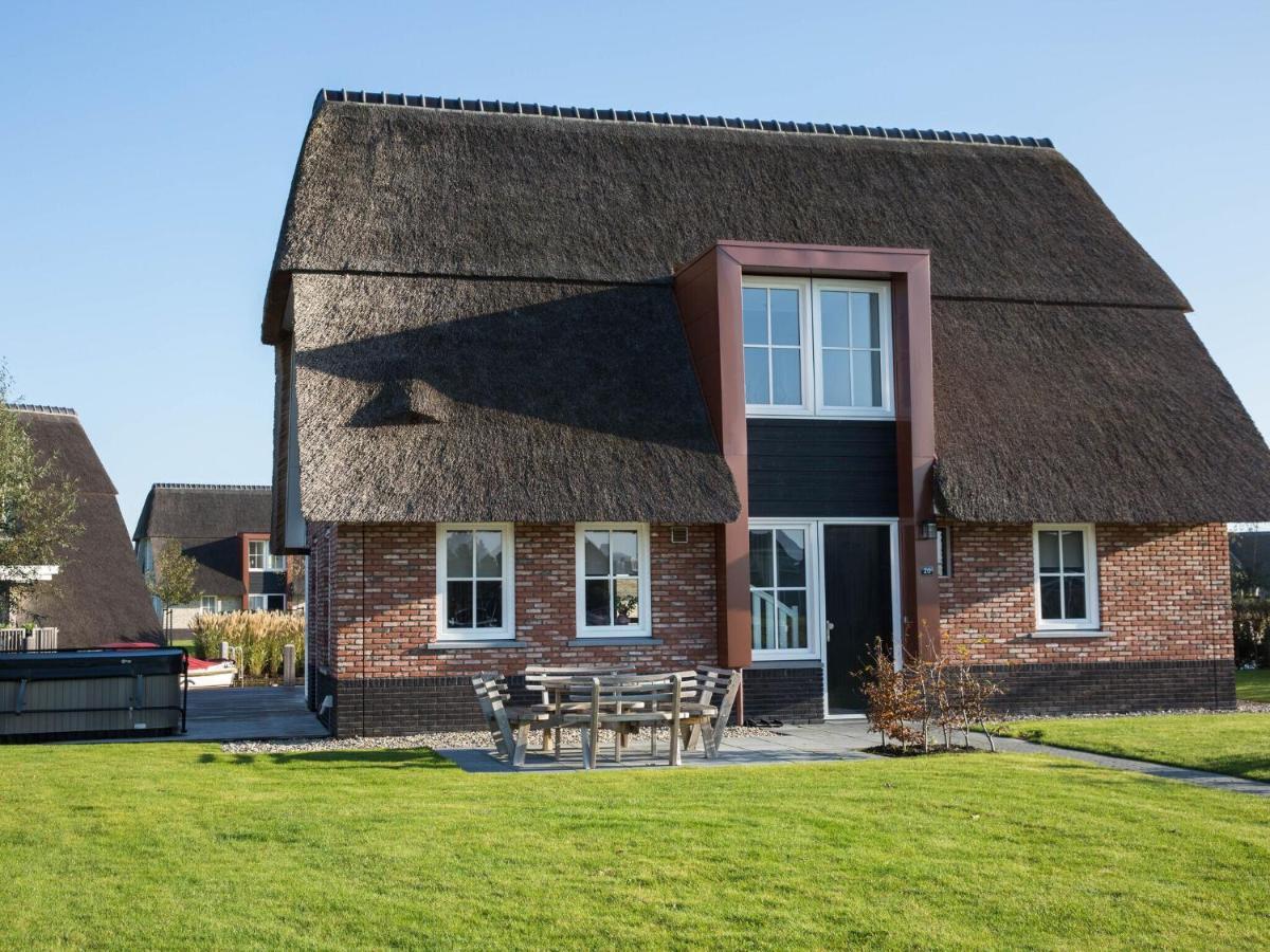 Beautiful Villa With Jacuzzi On The Tjeukemeer Delfstrahuizen Exterior foto